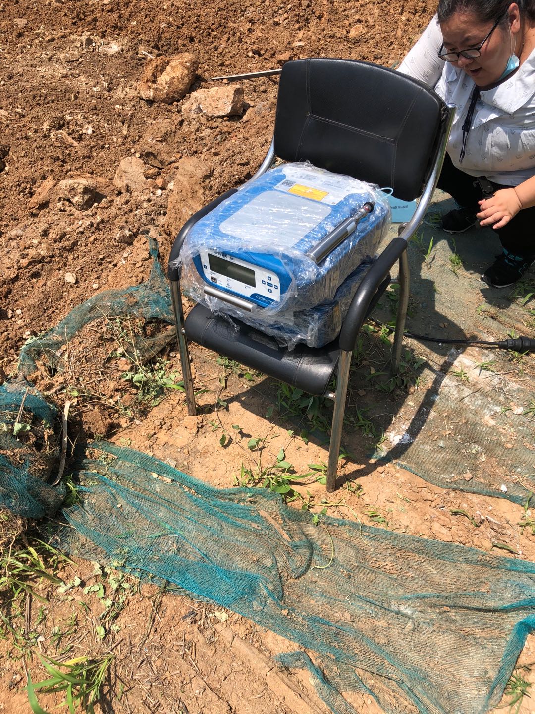 淄博市環保局監察科聯合執法科進行執法檢測