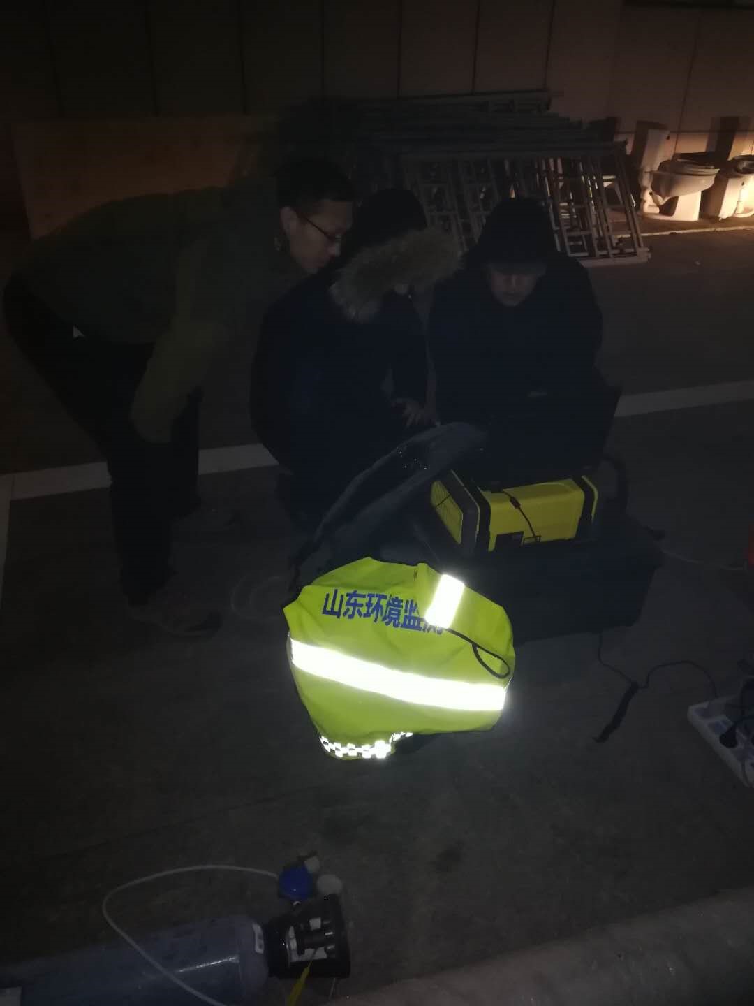 泄露現(xiàn)場(chǎng)攜帶PF-300開(kāi)展應(yīng)急監(jiān)測(cè)